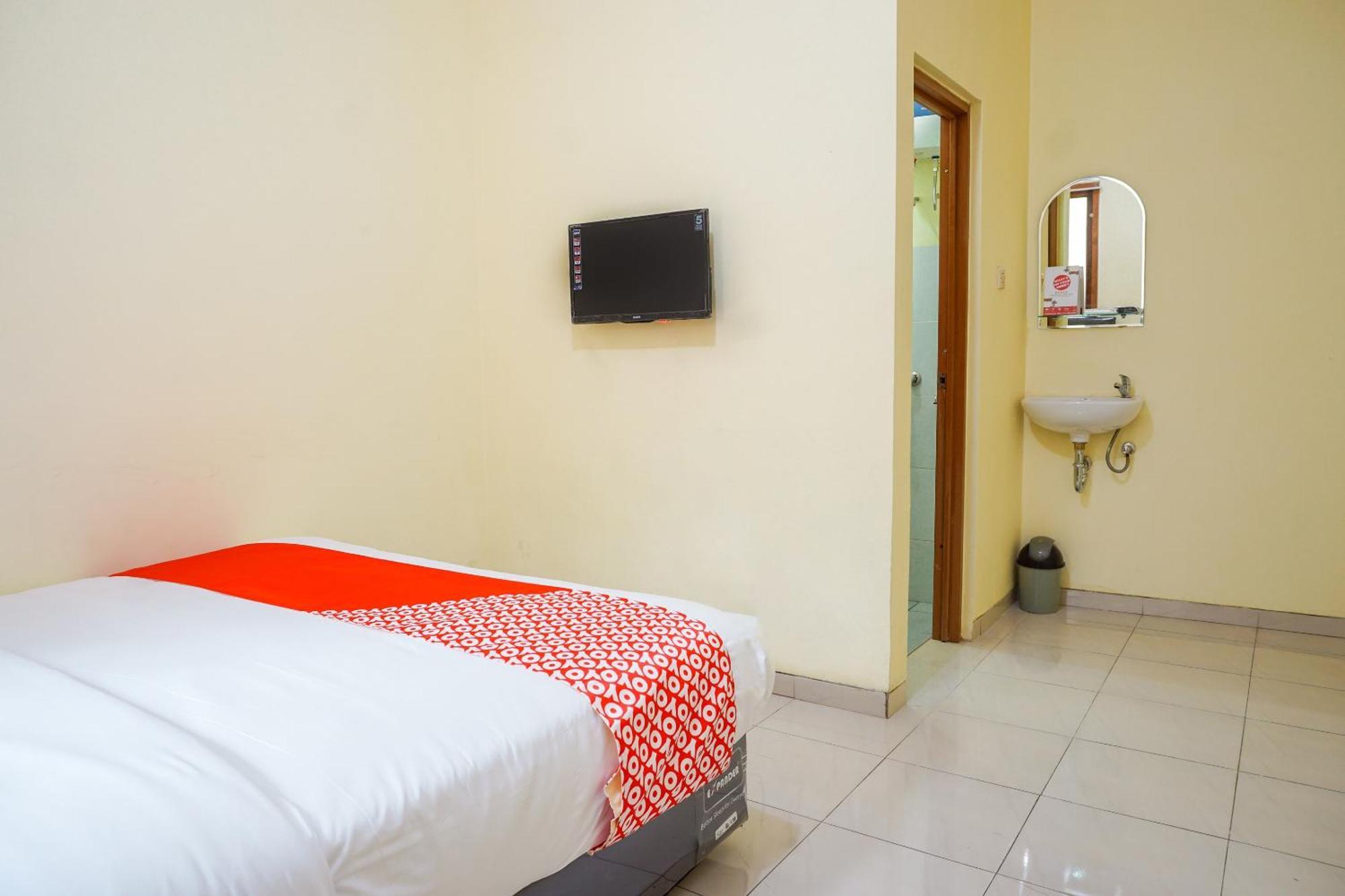 Oyo 2401 Ardini Residence Bojongsoang Buitenkant foto