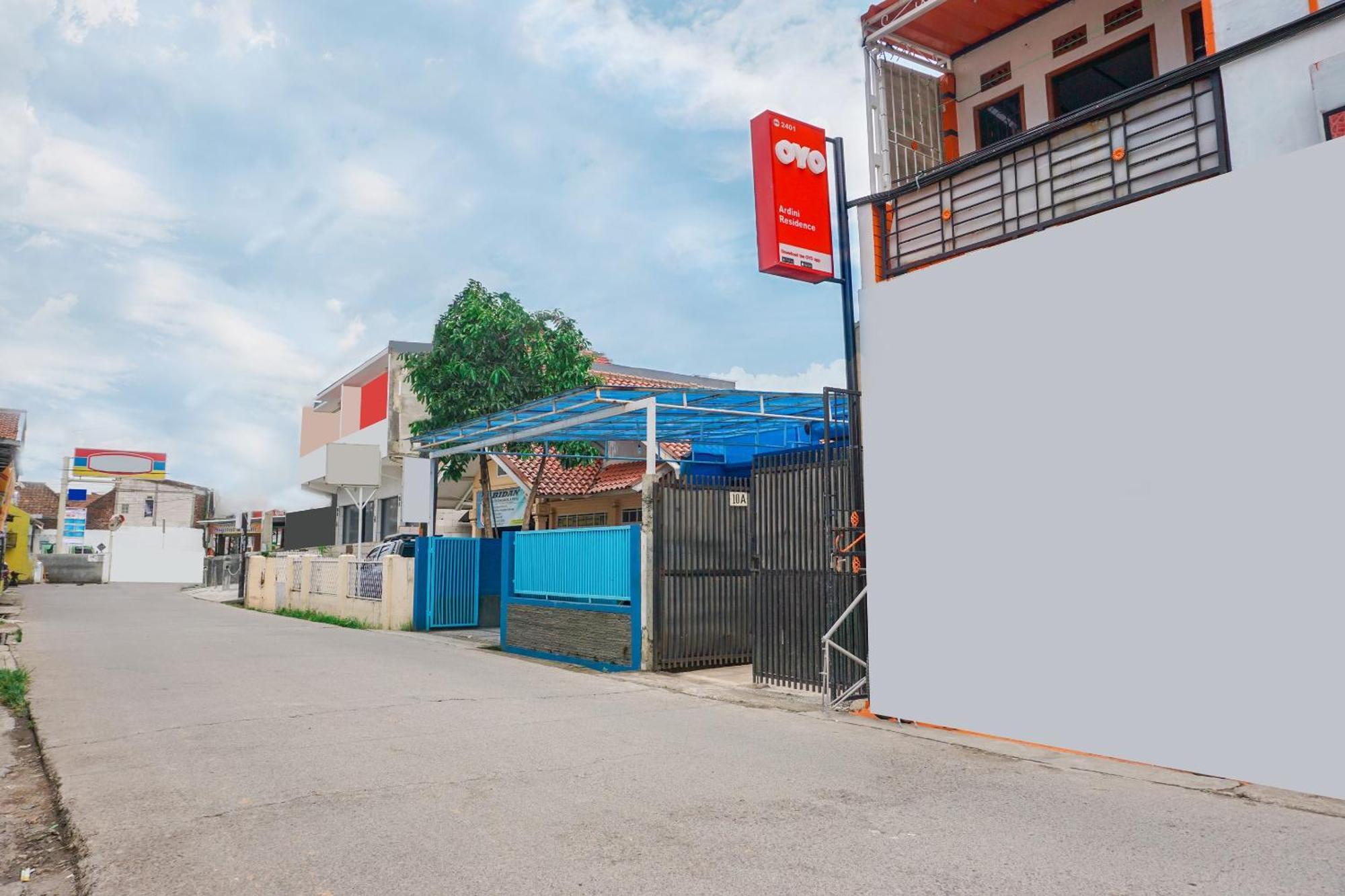 Oyo 2401 Ardini Residence Bojongsoang Buitenkant foto